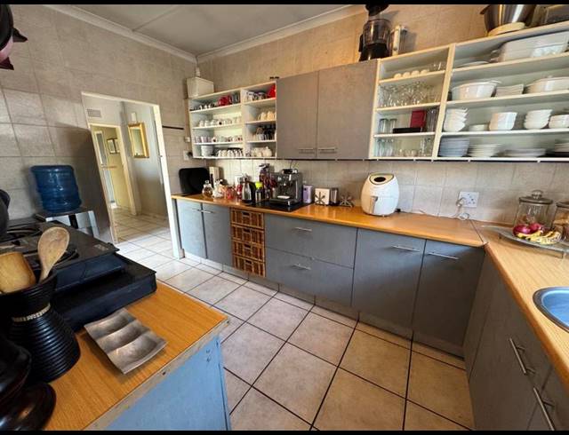 3 BEDROOM HOUSE FOR SALE IN VAN RIEBEECK PARK
